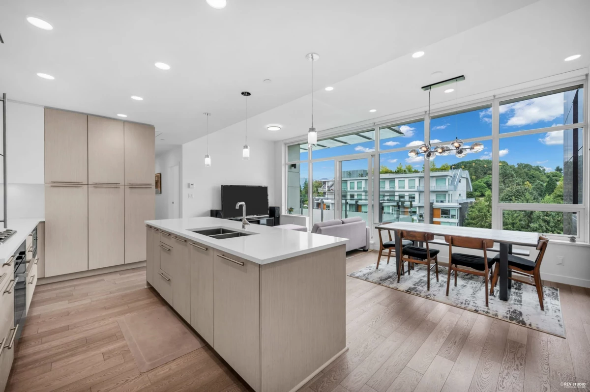 Dining Area Photo of 604 5077 Cambie Street, Vancouver, BC