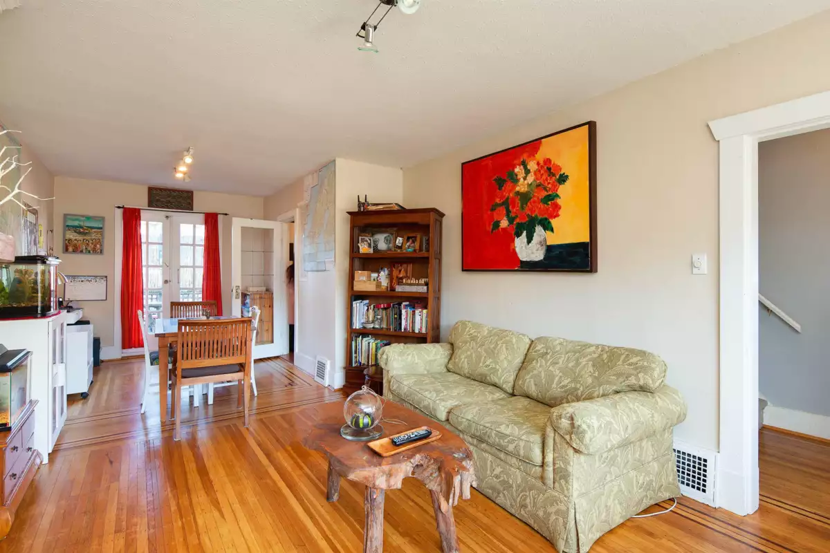 Walk-In Closet Photo of 1325/27 Laburnum Street, Vancouver, BC