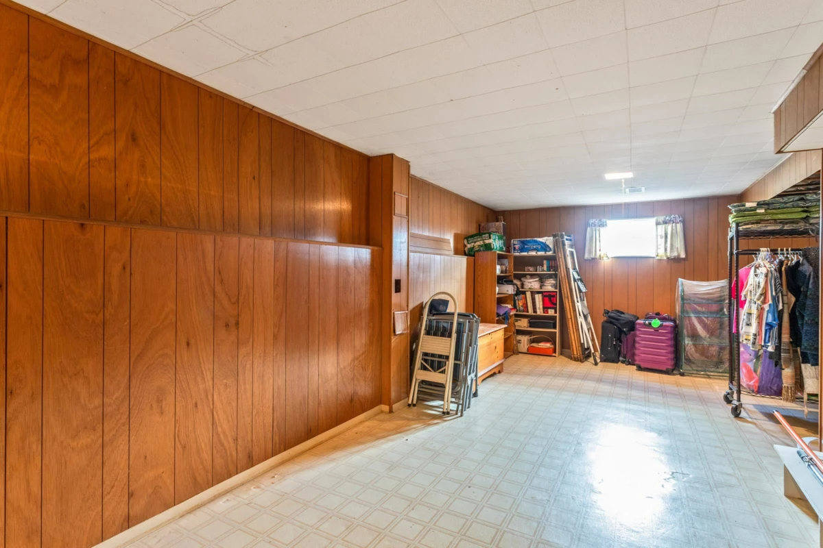 Entry Foyer Photo of 8222 Joffre Avenue, Burnaby, BC