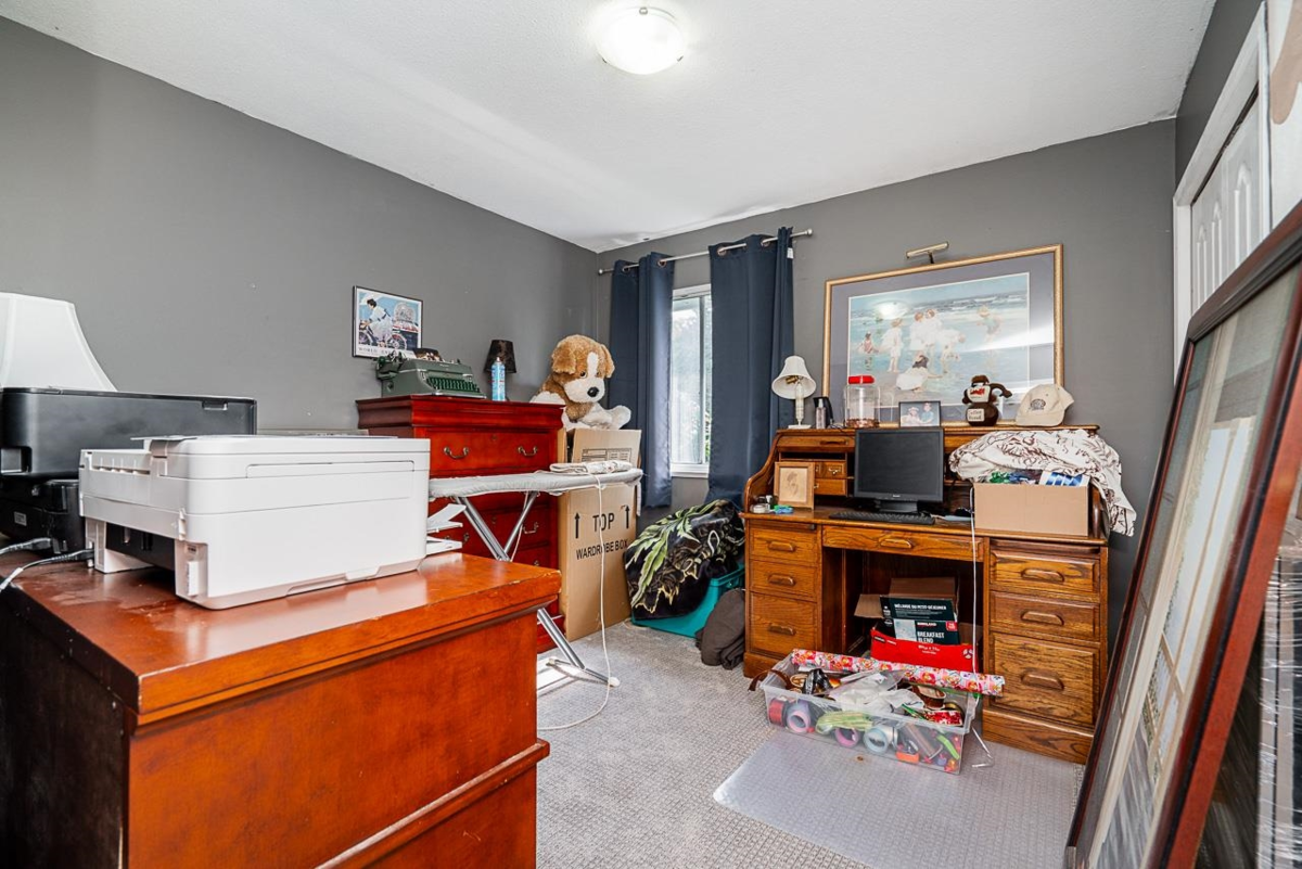 Front Yard Photo of 6556 Claytonhill Place, Surrey, BC