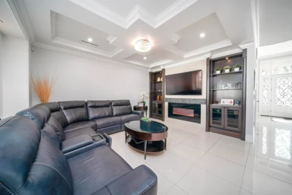 Entry Foyer Photo of 813 Dublin Street, New Westminster, BC
