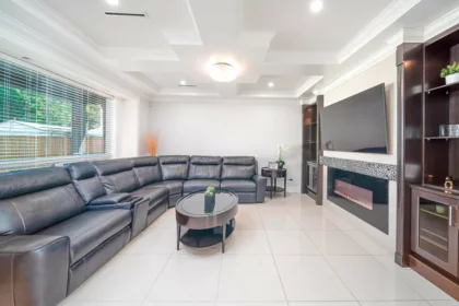 Hallway Photo of 813 Dublin Street, New Westminster, BC