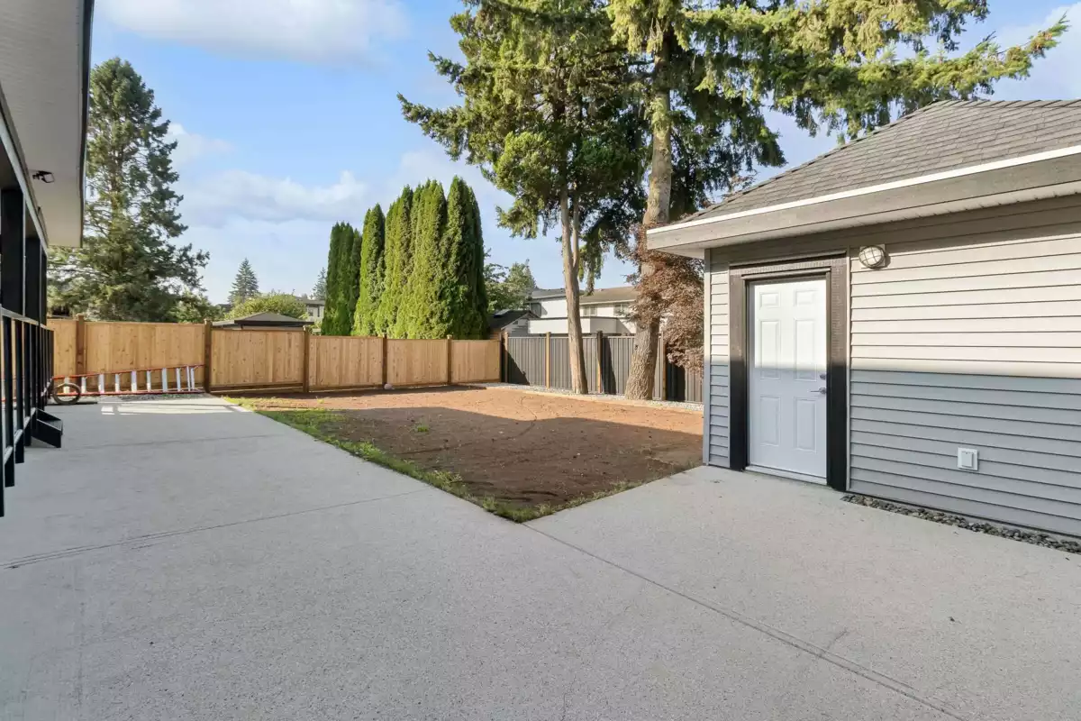 Hallway Photo of 7297 115a Street, Delta, BC