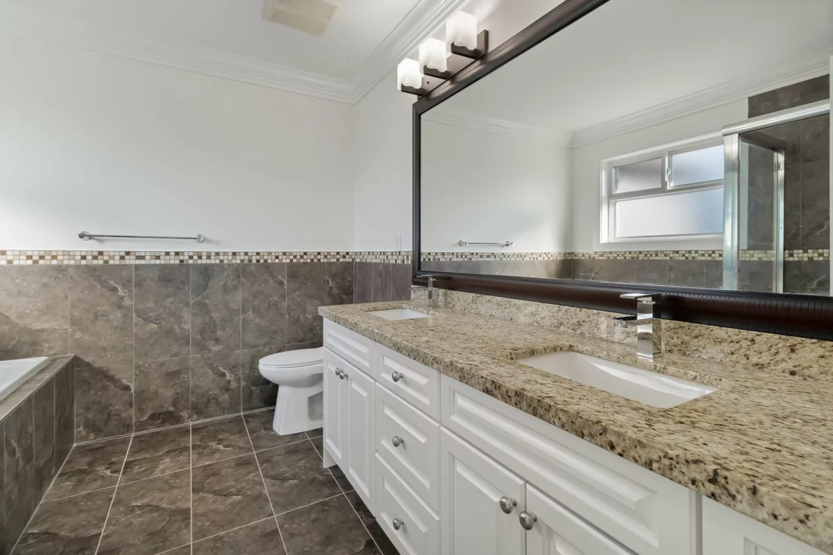 Powder Room Photo of 7297 115a Street, Delta, BC