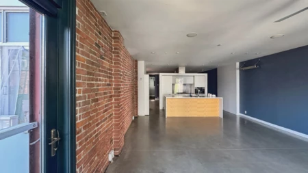 Kitchen Island Photo of 605 53 W Hastings Street, Vancouver, BC