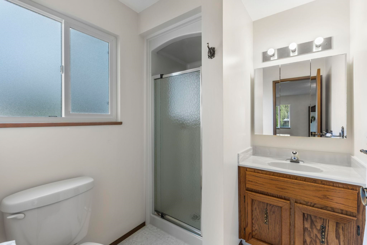 Entry Foyer Photo of 8985 145 Street, Surrey, BC
