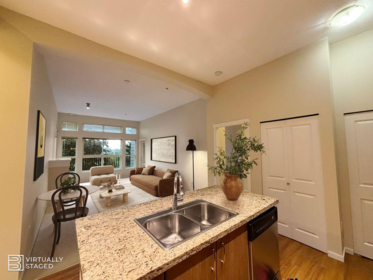 103 3082 Dayanee Springs Boulevard, Coquitlam, BC, Coquitlam — Apartment/Condo for sale