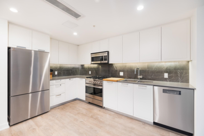 502 1401 Hunter Street, North Vancouver, BC, North Vancouver — Apartment/Condo for sale