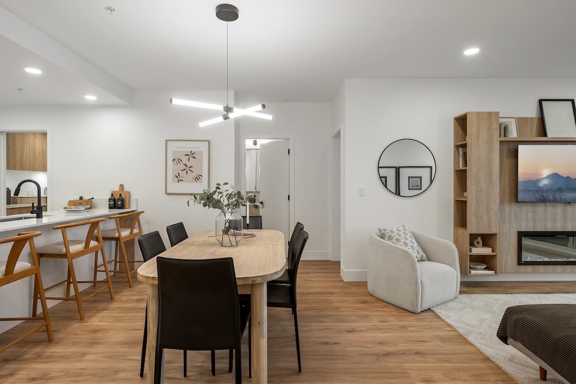 Breakfast Nook Photo of 308 33160 Plaxton Crescent, Abbotsford, BC