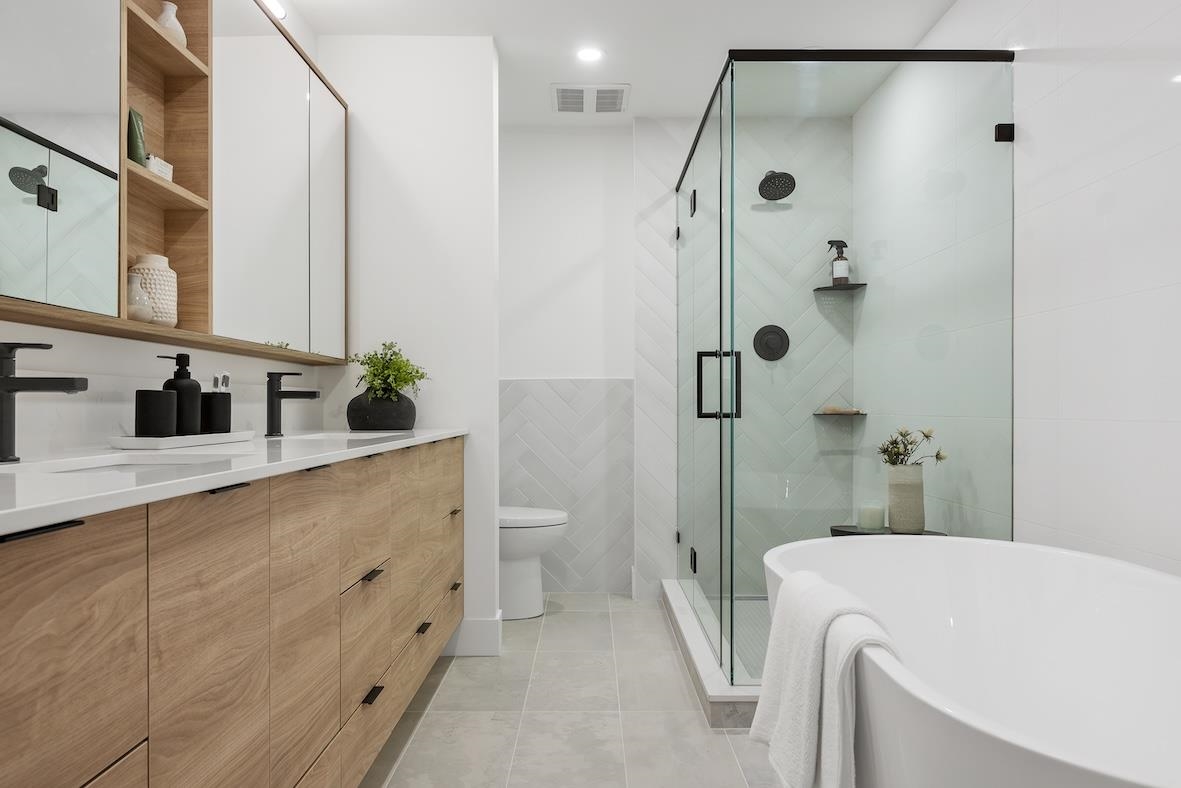 Powder Room Photo of 308 33160 Plaxton Crescent, Abbotsford, BC