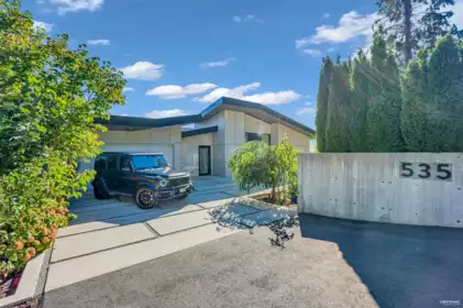535 Craigmohr Drive, West Vancouver, BC