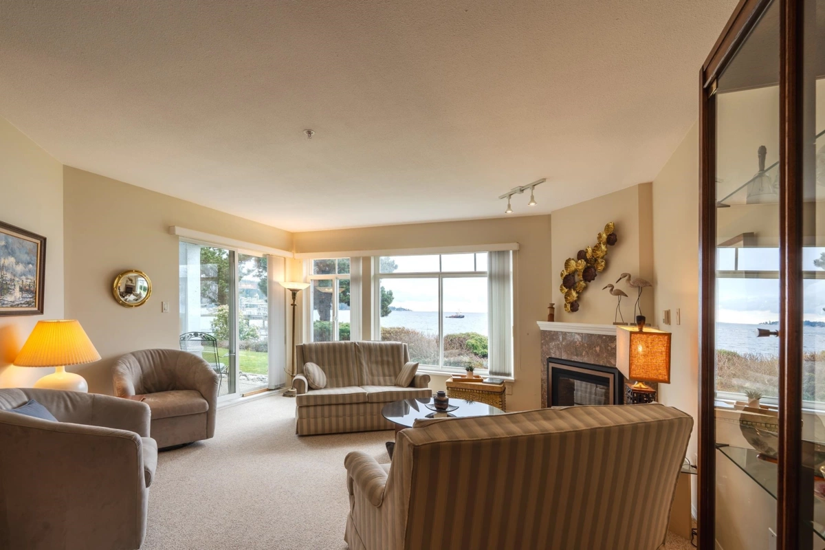 Dining Area Photo of 102 5470 Inlet Avenue, Sechelt, BC