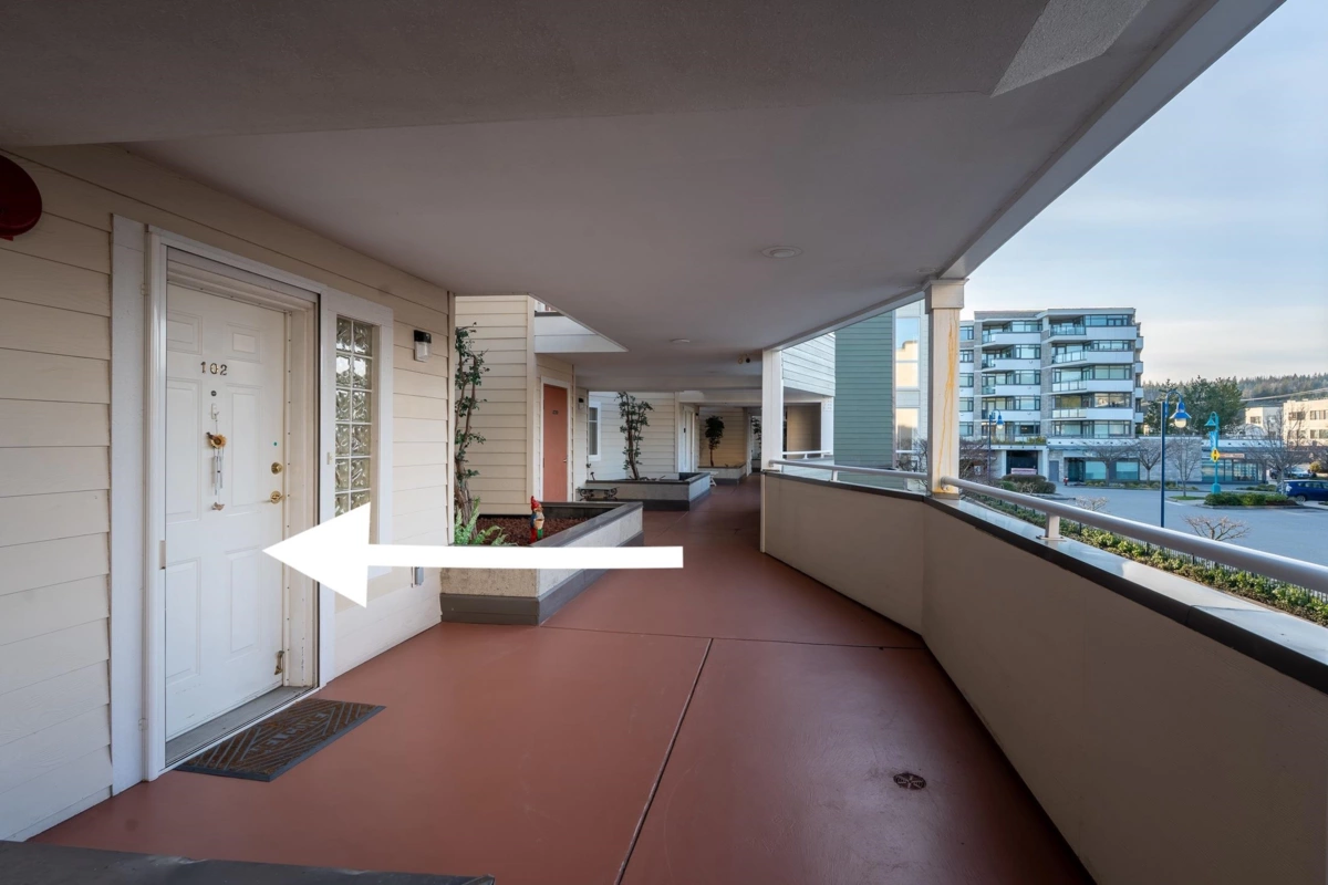 Hallway Photo of 102 5470 Inlet Avenue, Sechelt, BC