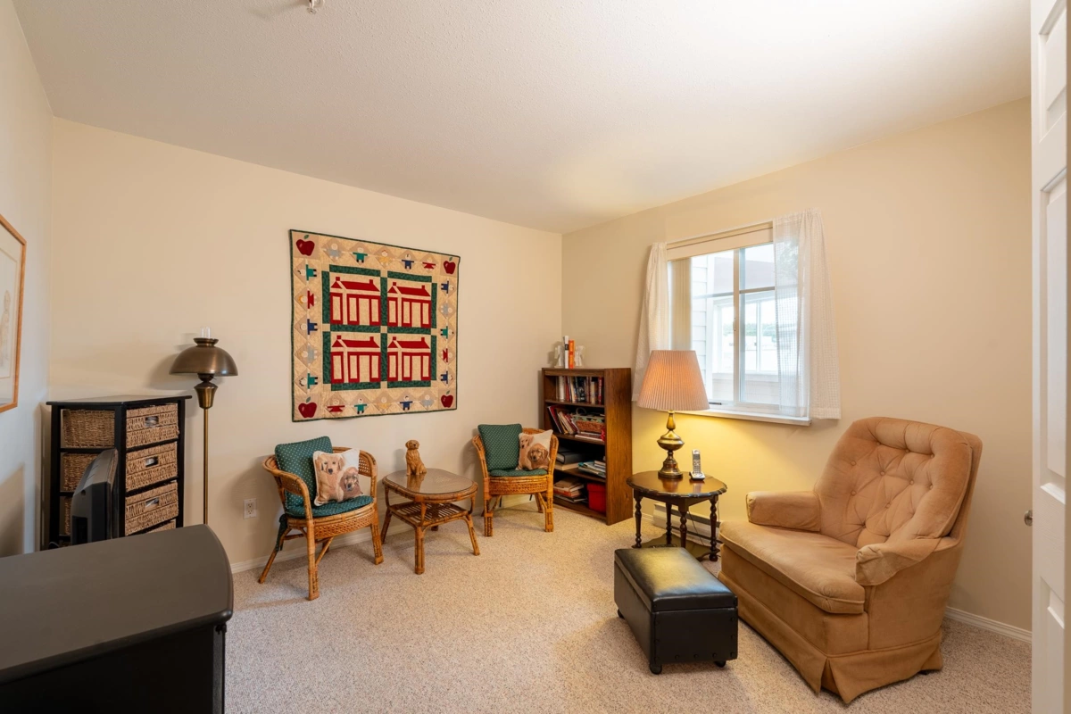 Loft / Bonus Room Photo of 102 5470 Inlet Avenue, Sechelt, BC