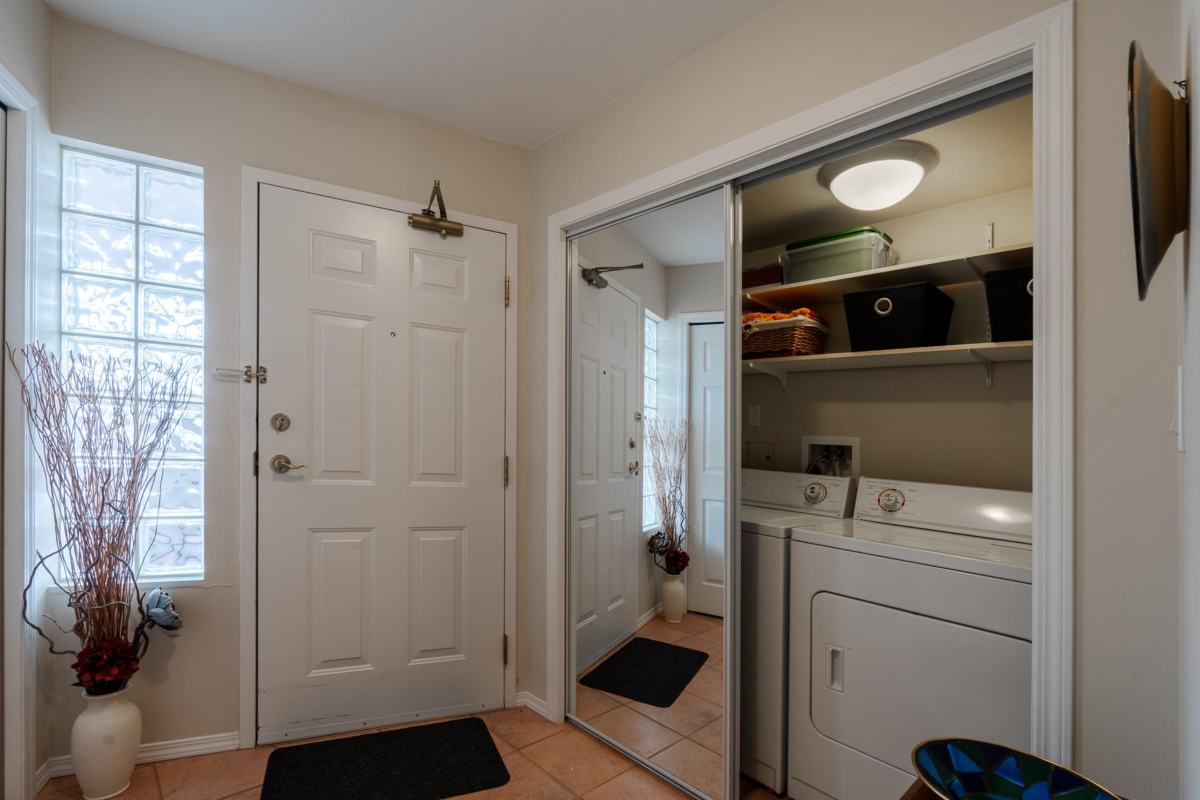 Mudroom Photo of 102 5470 Inlet Avenue, Sechelt, BC