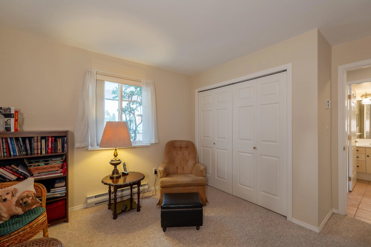 Office / Den Photo of 102 5470 Inlet Avenue, Sechelt, BC