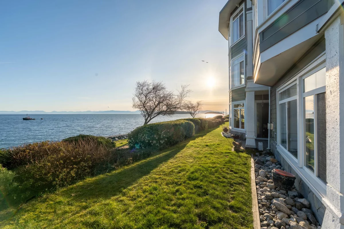Outdoor Patio Photo of 102 5470 Inlet Avenue, Sechelt, BC