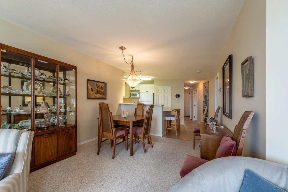 Primary Bathroom Photo of 102 5470 Inlet Avenue, Sechelt, BC