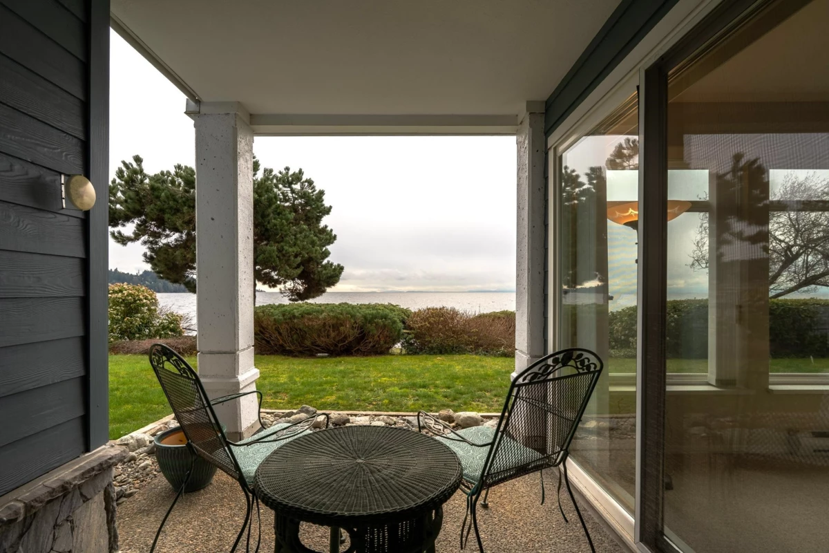 Staircase Photo of 102 5470 Inlet Avenue, Sechelt, BC