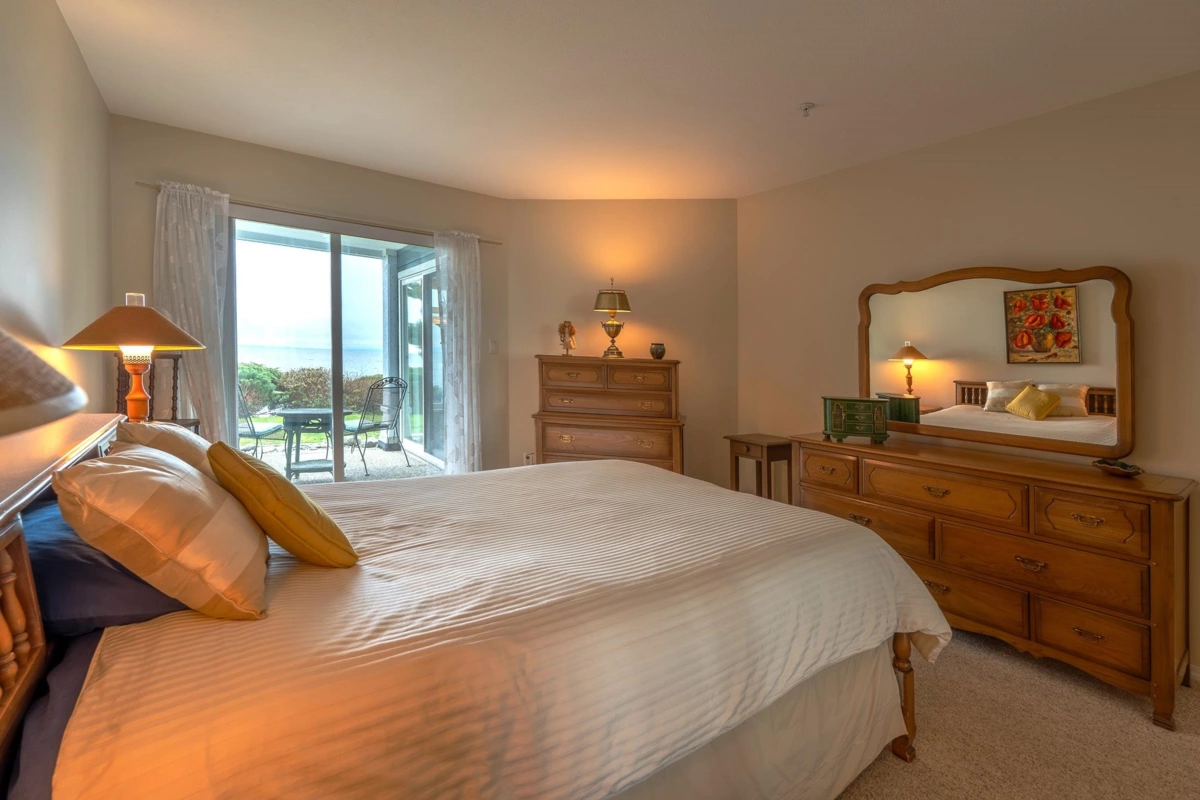 Walk-In Closet Photo of 102 5470 Inlet Avenue, Sechelt, BC