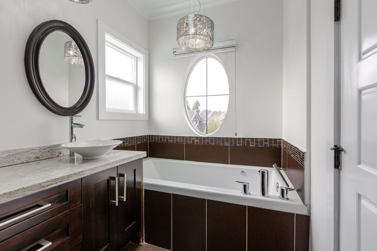 Laundry Room Photo of 8244 151a Street, Surrey, BC