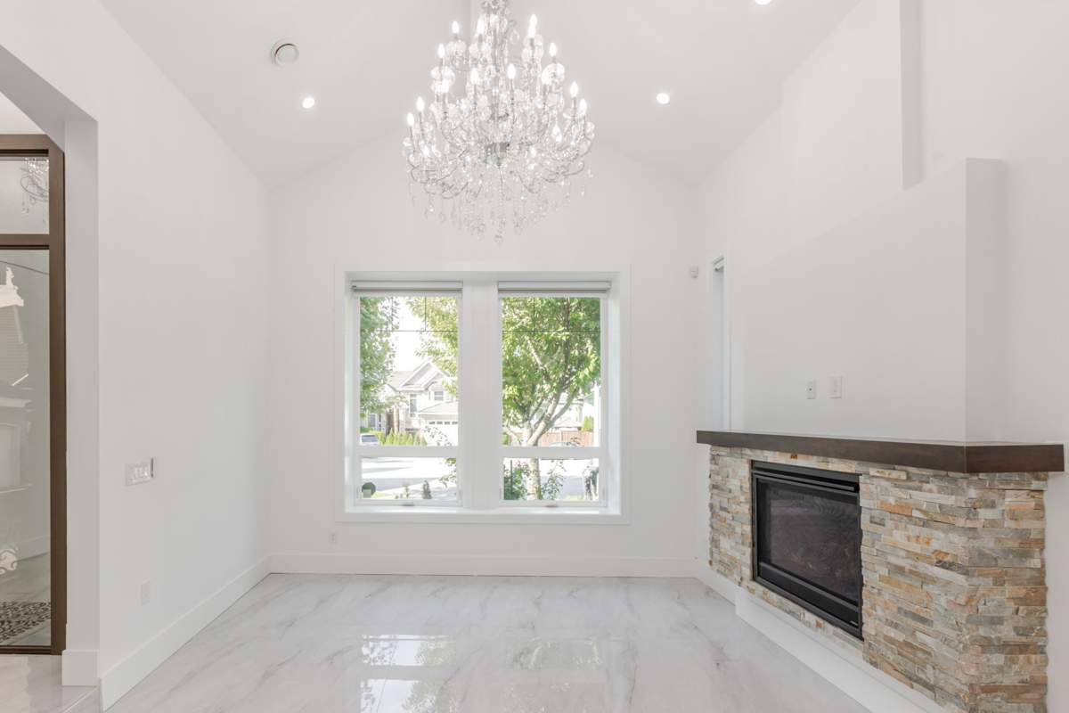 Walk-In Closet Photo of 8244 151a Street, Surrey, BC