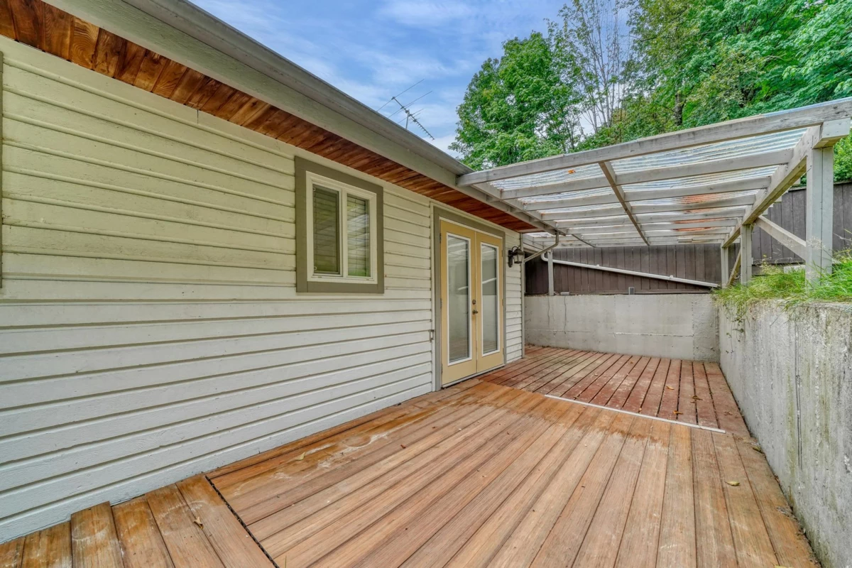 Entry Foyer Photo of 34898 Laburnum Avenue, Abbotsford, BC