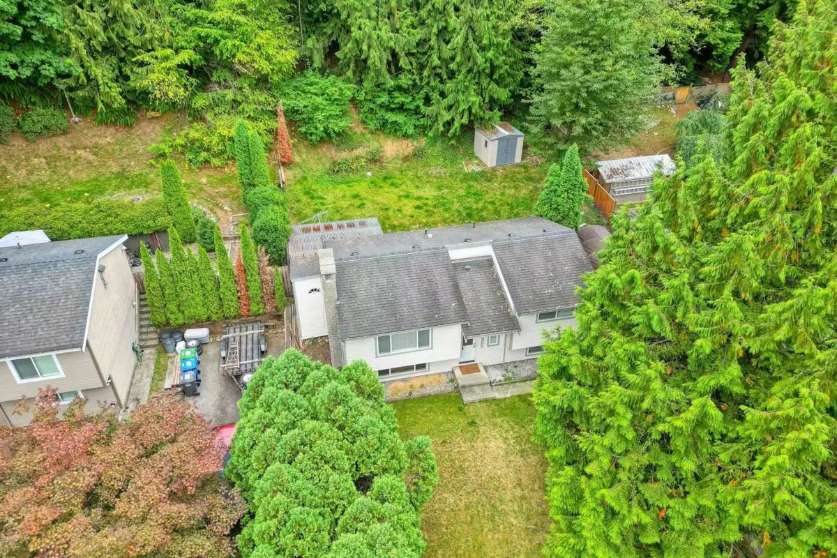 Front Yard Photo of 34898 Laburnum Avenue, Abbotsford, BC