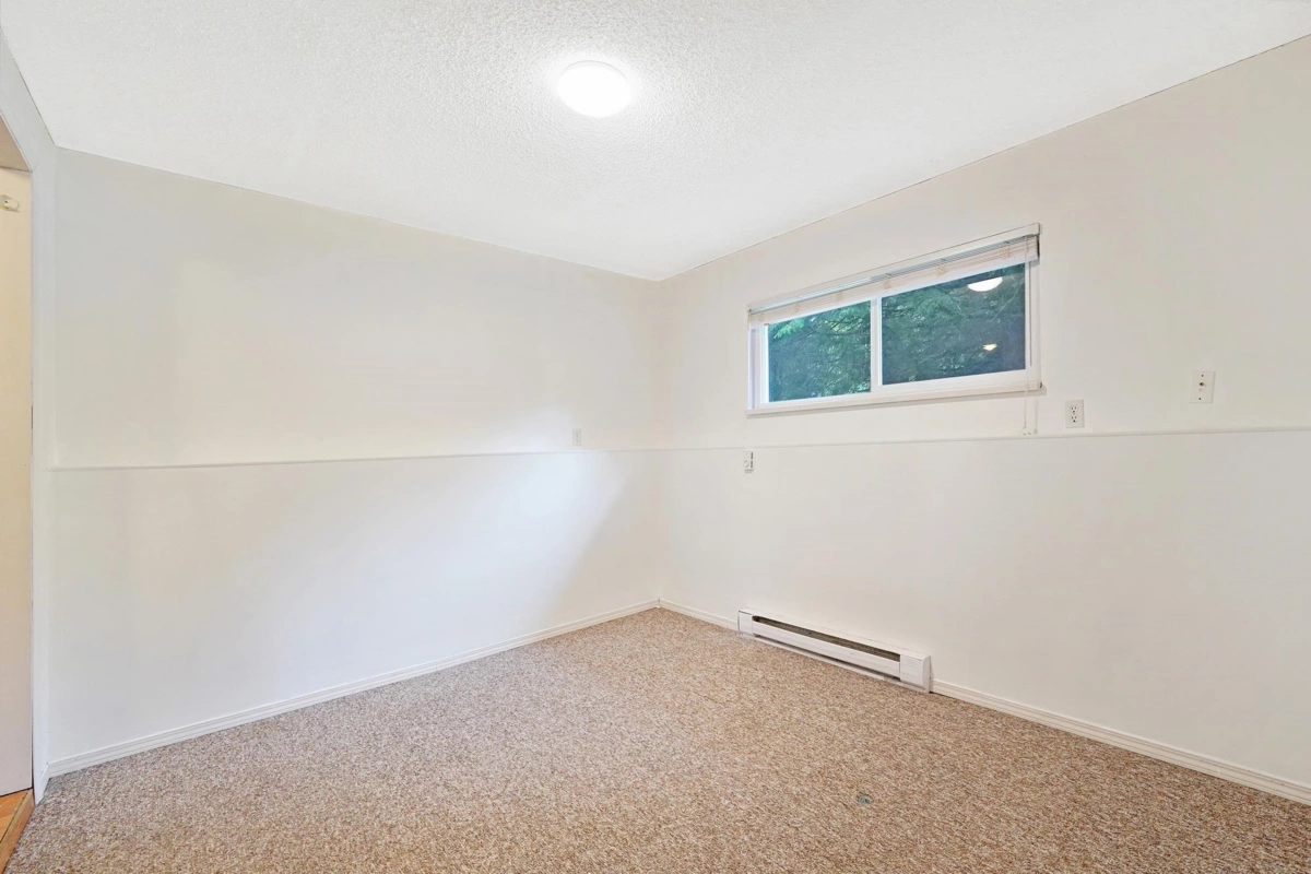 Guest Bathroom Photo of 34898 Laburnum Avenue, Abbotsford, BC