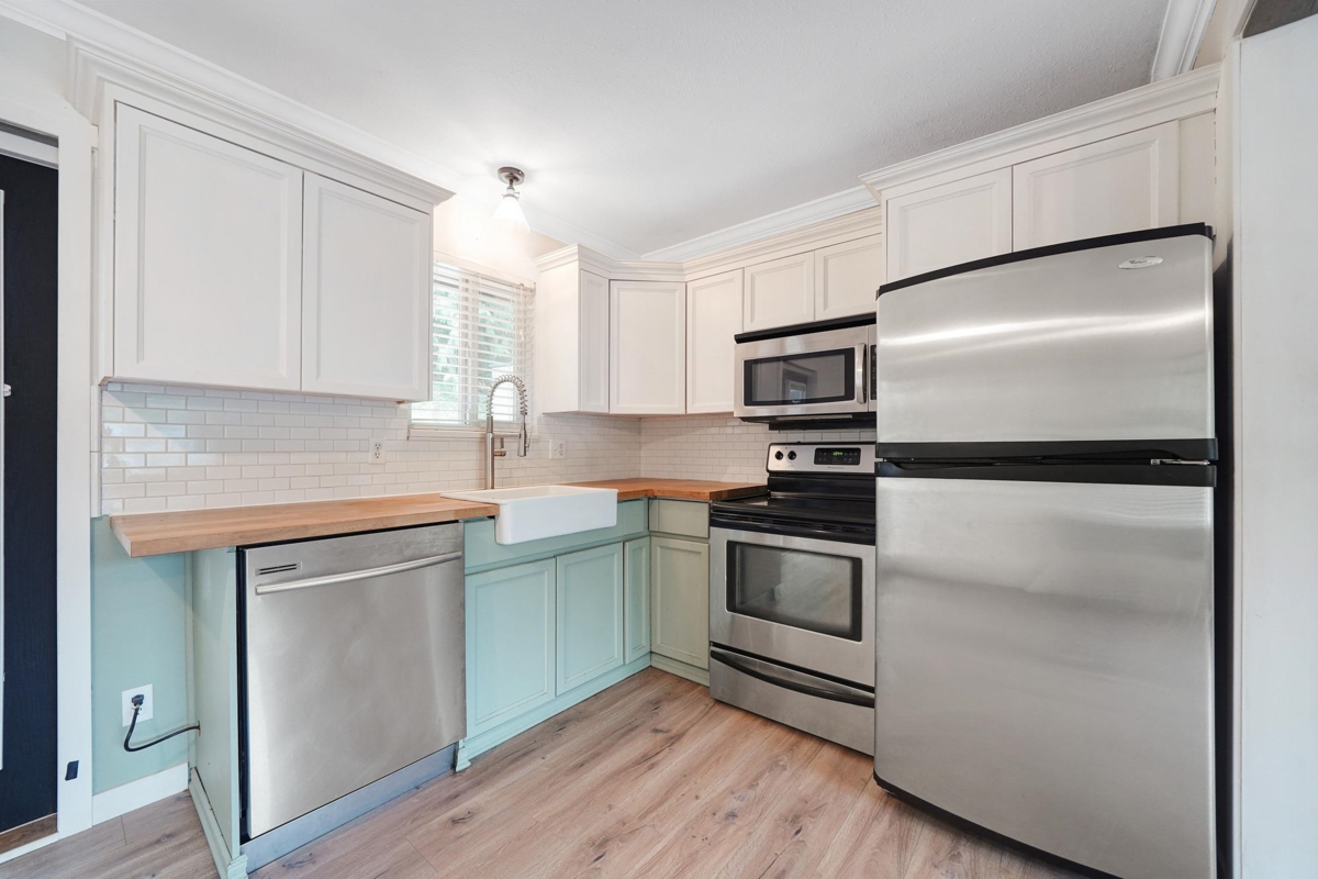 Kitchen Photo of 34898 Laburnum Avenue, Abbotsford, BC