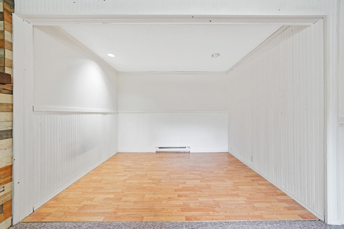 Laundry Room Photo of 34898 Laburnum Avenue, Abbotsford, BC