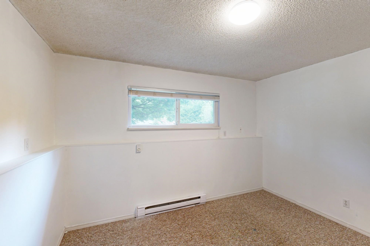 Primary Bathroom Photo of 34898 Laburnum Avenue, Abbotsford, BC