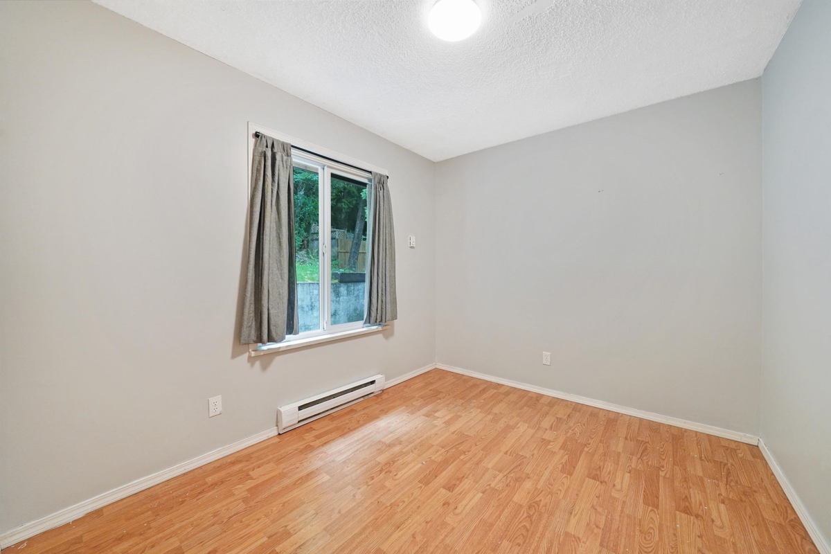 Walk-In Closet Photo of 34898 Laburnum Avenue, Abbotsford, BC