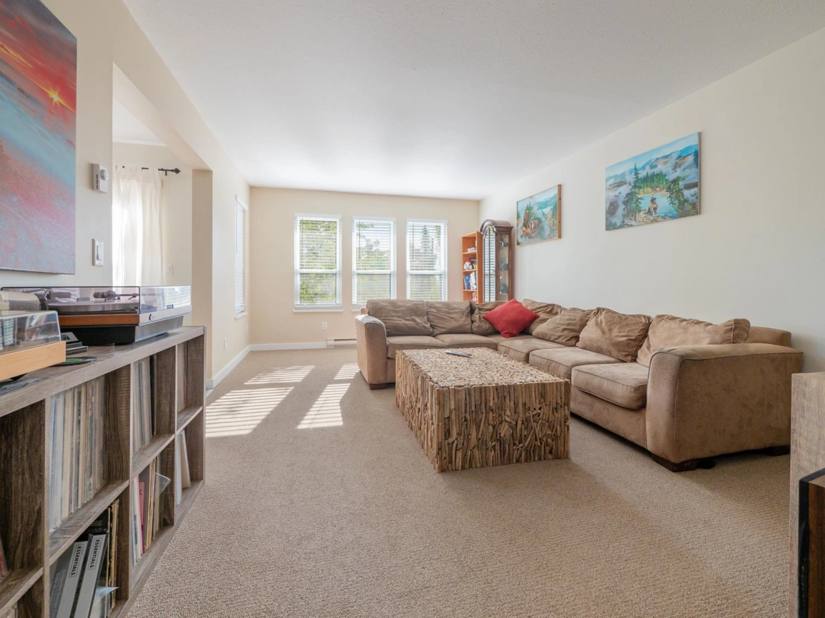 Breakfast Nook Photo of 1 765 School Road, Gibsons, BC