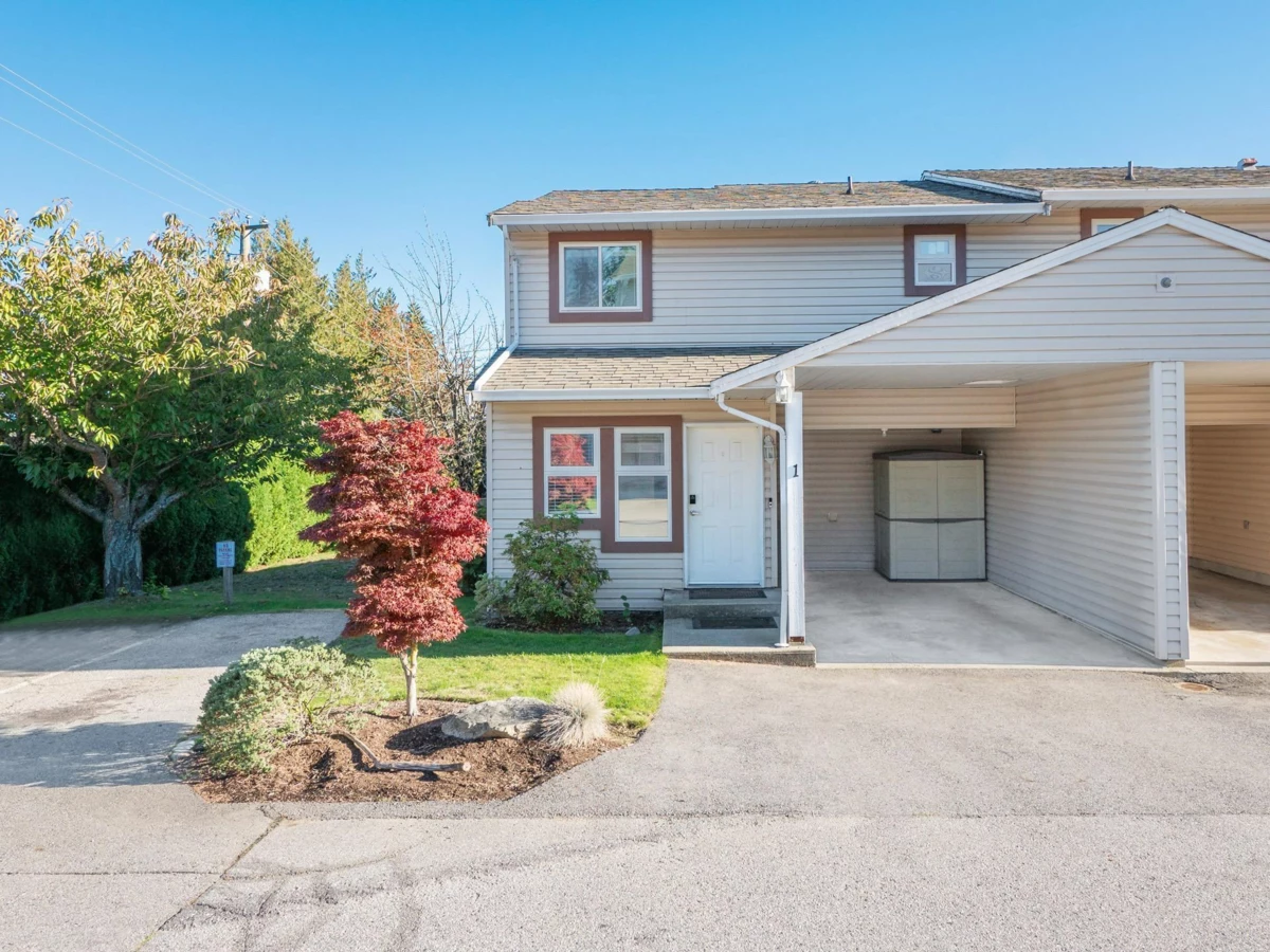 Entry Foyer Photo of 1 765 School Road, Gibsons, BC