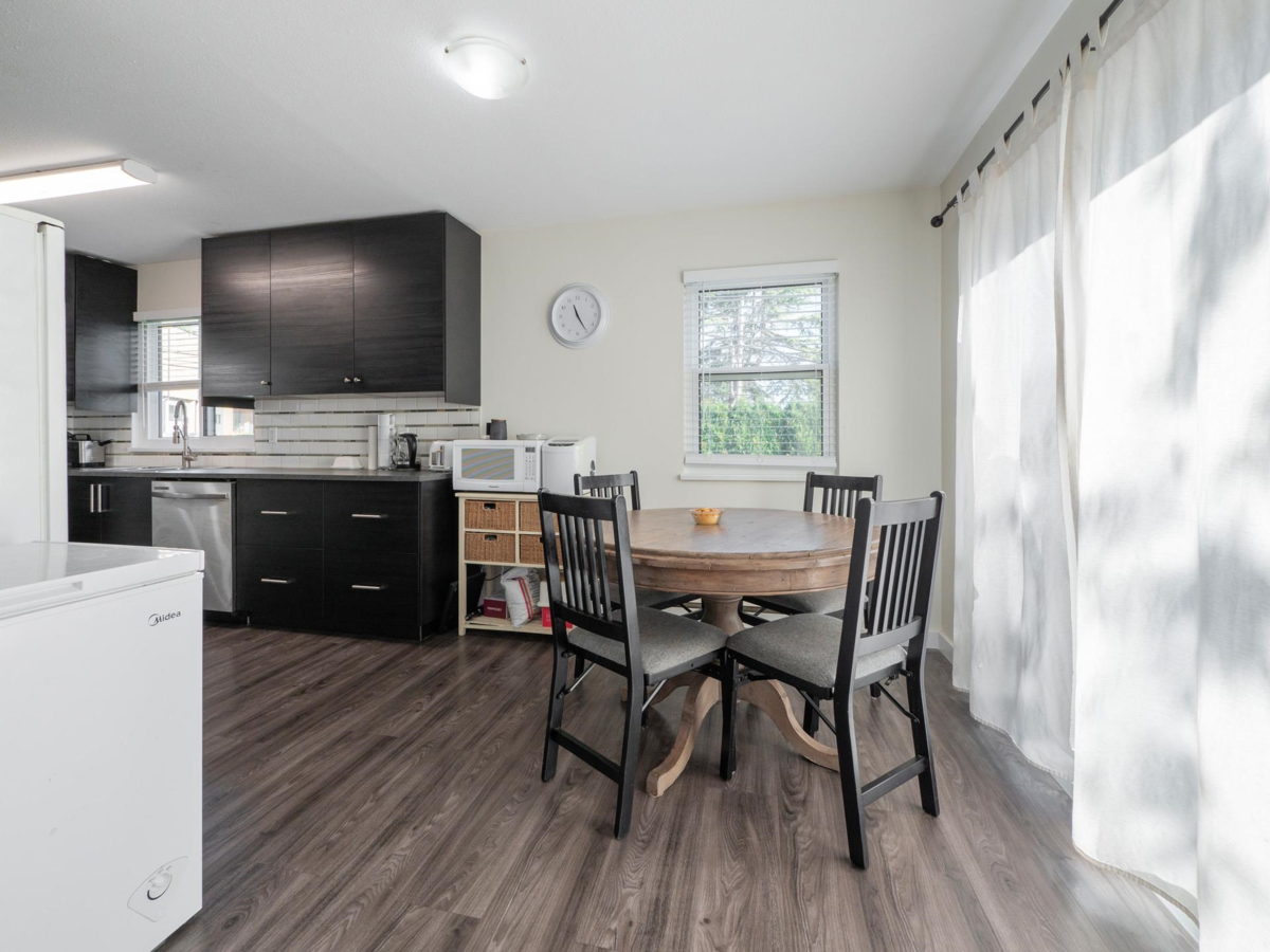 Kitchen Island Photo of 1 765 School Road, Gibsons, BC