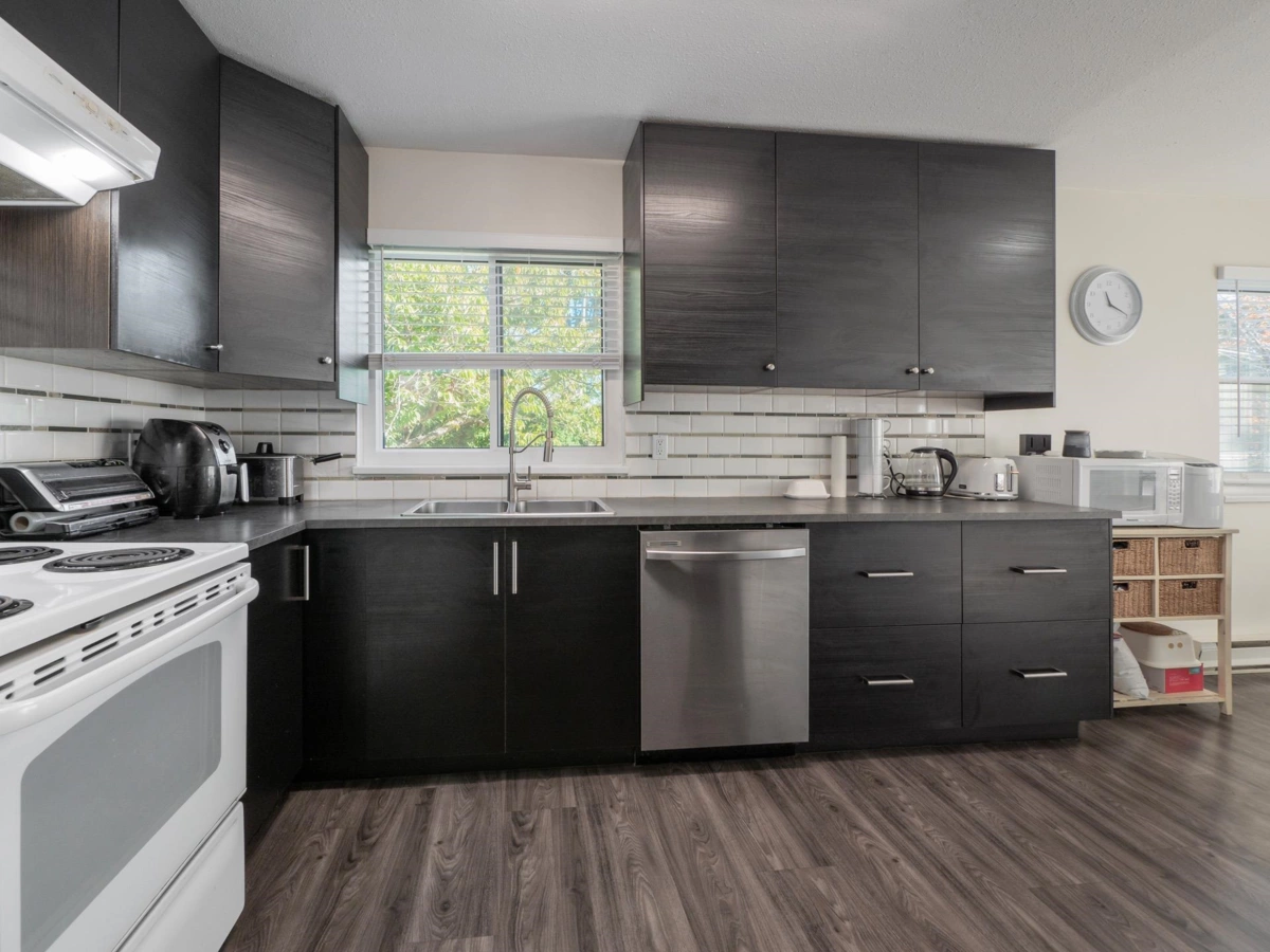 Kitchen Photo of 1 765 School Road, Gibsons, BC