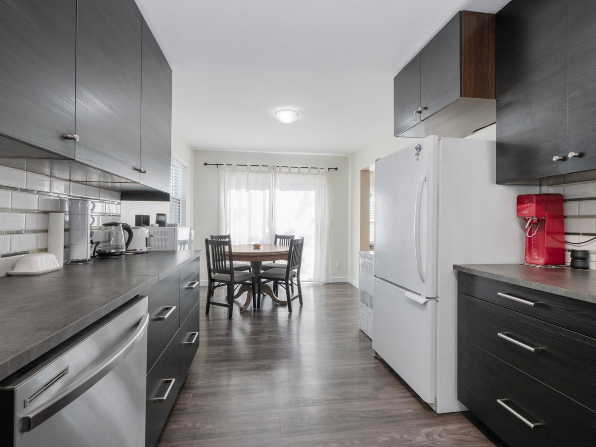 Living Room Photo of 1 765 School Road, Gibsons, BC