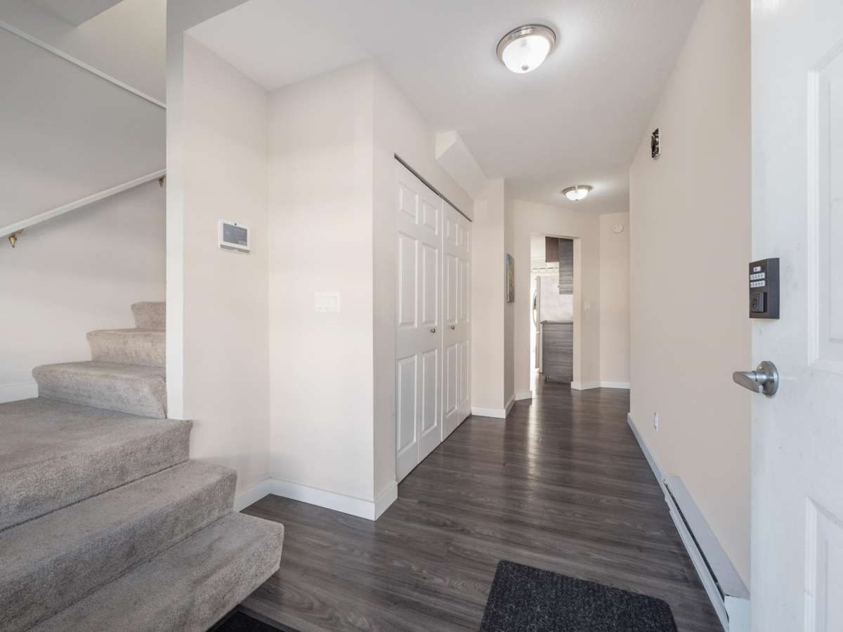 Powder Room Photo of 1 765 School Road, Gibsons, BC