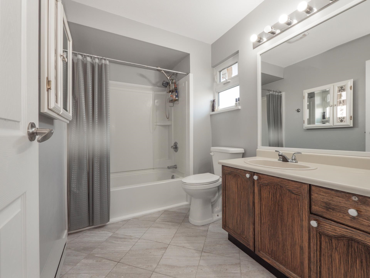 Walk-In Closet Photo of 1 765 School Road, Gibsons, BC