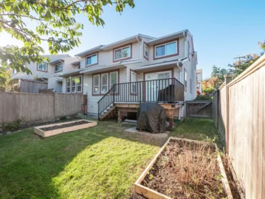 1 765 School Road, Gibsons, BC, Gibsons — Townhouse for sale