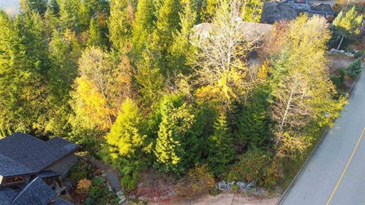 Walk-In Closet Photo of 158 Furry Creek Drive, Furry Creek, BC