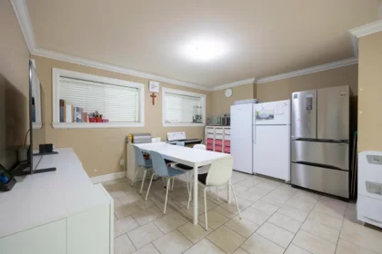 Hallway Photo of 913 Quadling Avenue, Coquitlam, BC
