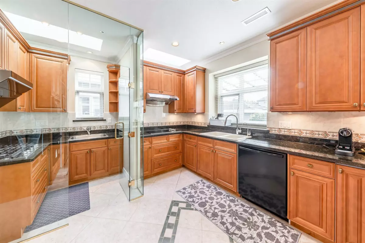 Kitchen Island Photo of 2328 W 22nd Avenue, Vancouver, BC