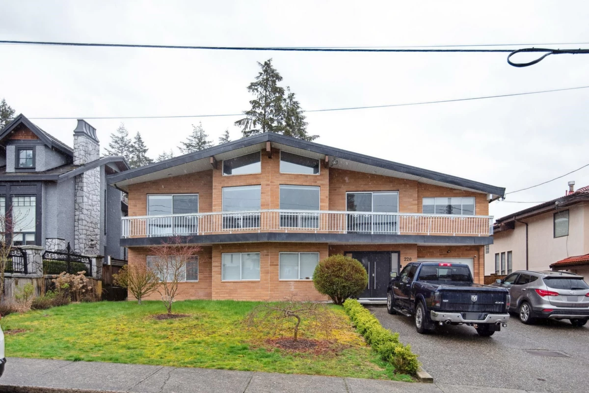 Aerial View of 220 N Grosvenor Avenue, Burnaby, BC