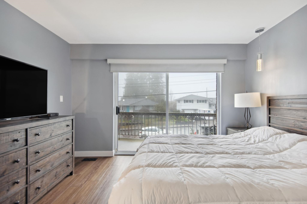 Breakfast Nook Photo of 220 N Grosvenor Avenue, Burnaby, BC