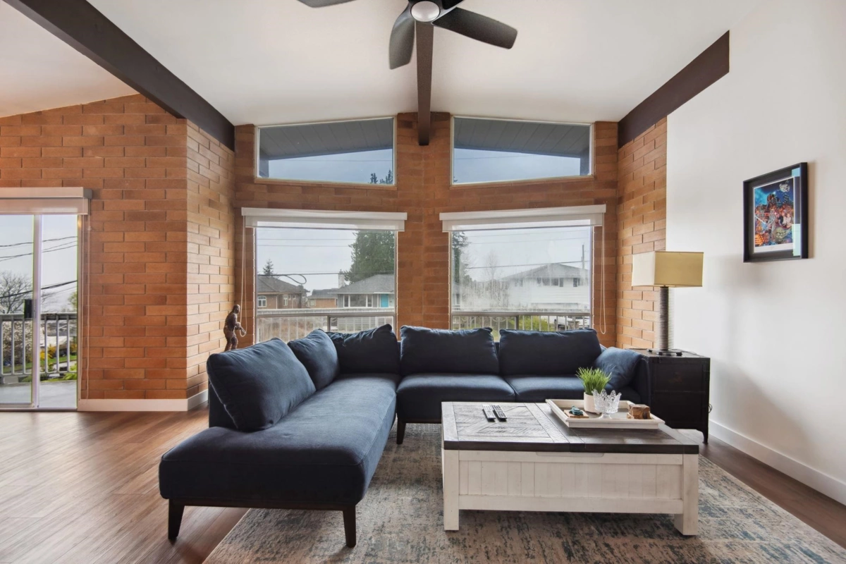 Dining Area Photo of 220 N Grosvenor Avenue, Burnaby, BC