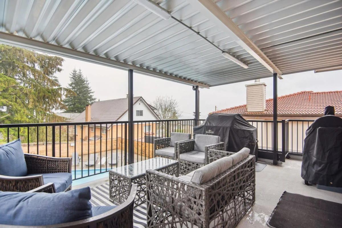 Front Yard Photo of 220 N Grosvenor Avenue, Burnaby, BC