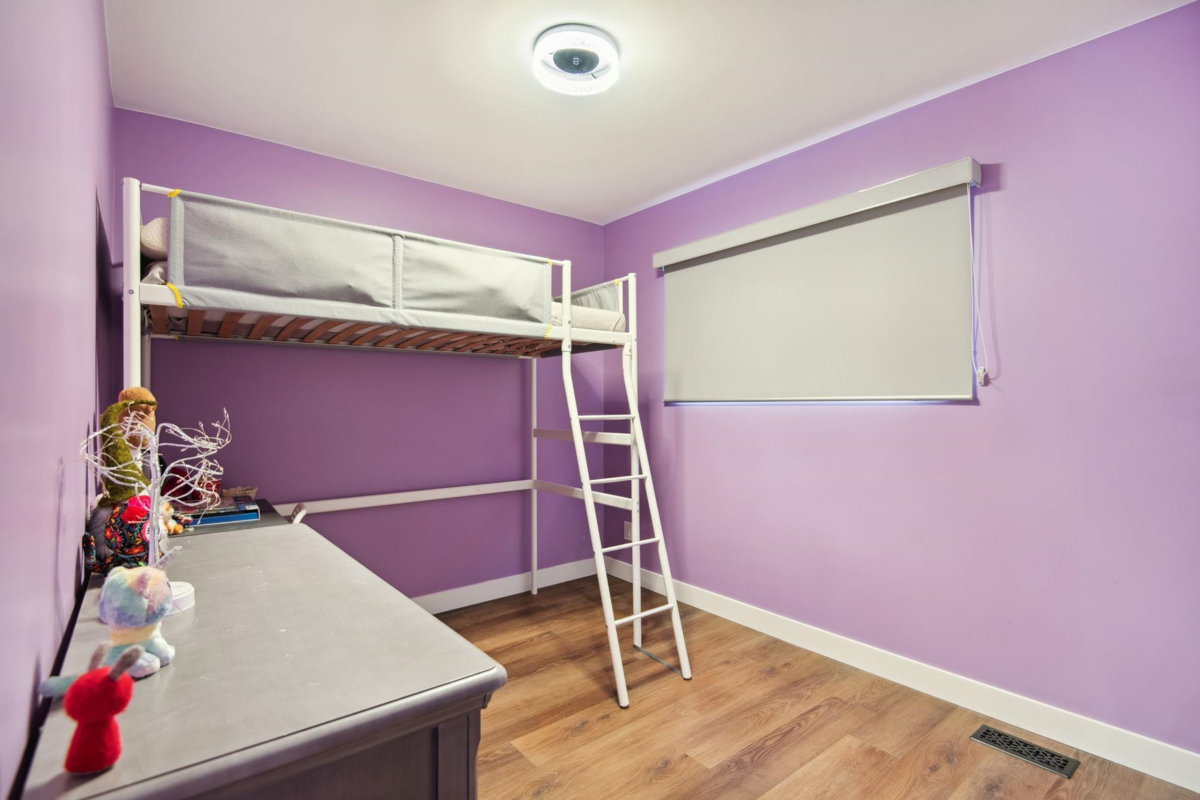 Guest Bathroom Photo of 220 N Grosvenor Avenue, Burnaby, BC