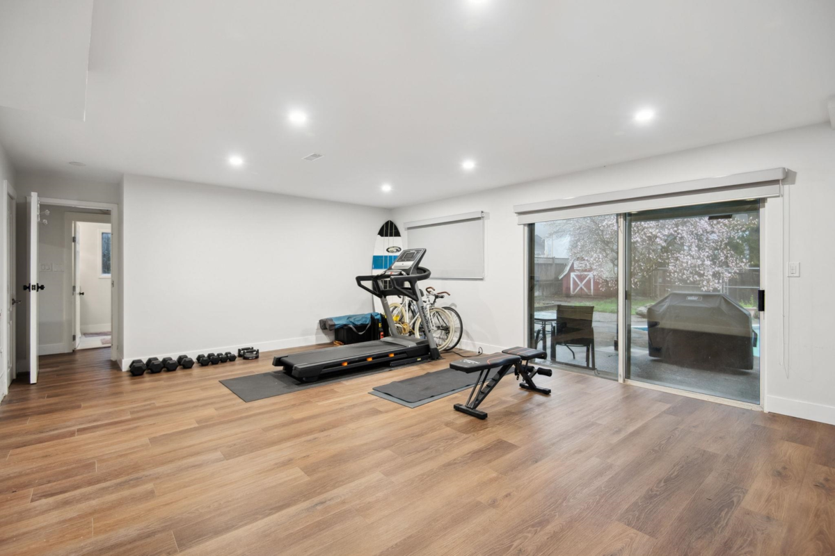 Hallway Photo of 220 N Grosvenor Avenue, Burnaby, BC